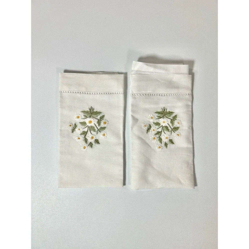 2 White Linen Cotton Hemstitched Napkins Embroidered With Daisy Flower Bouquet